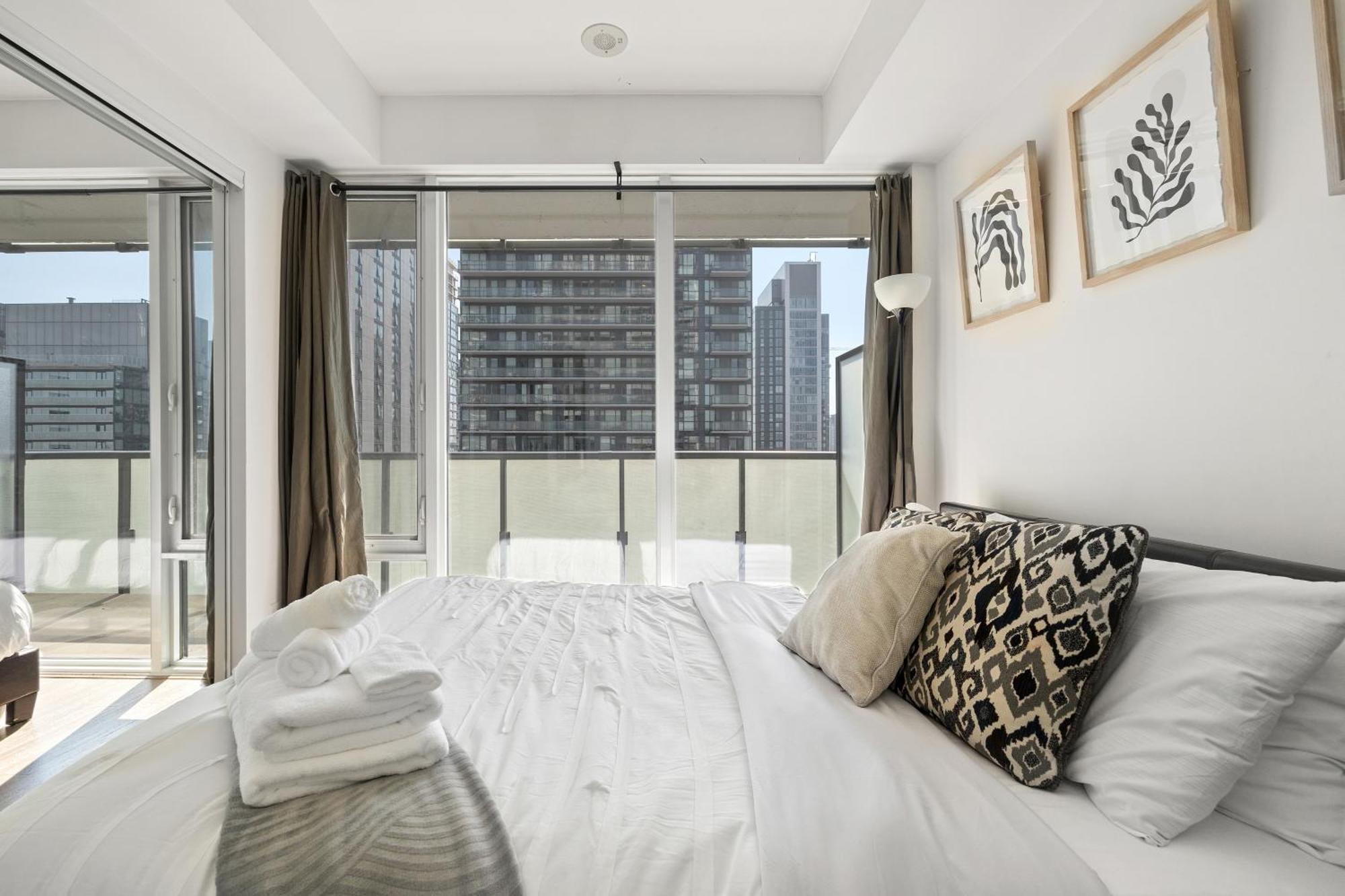 Downtown Toronto Condos Exterior foto